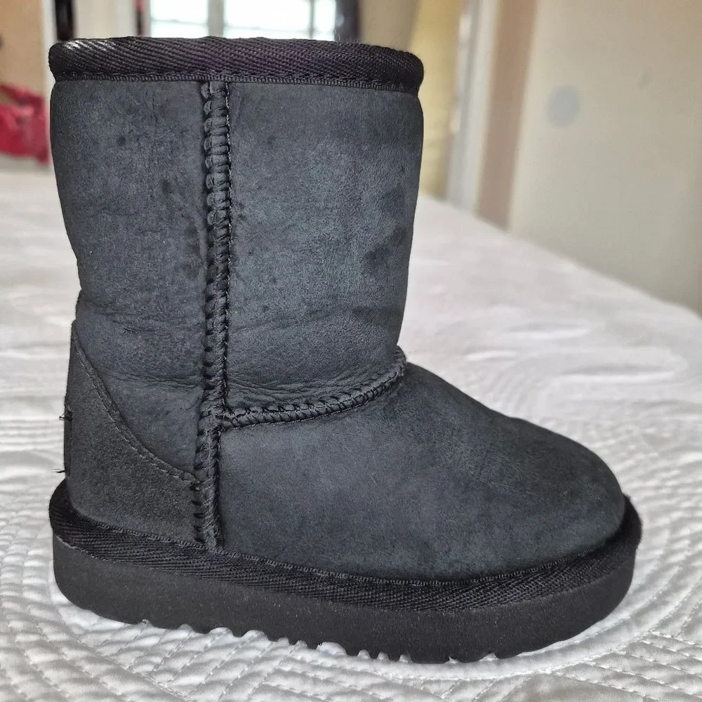 GUC UGG Classic Ⅱ Kids Boots #1017703K Black US Size 7